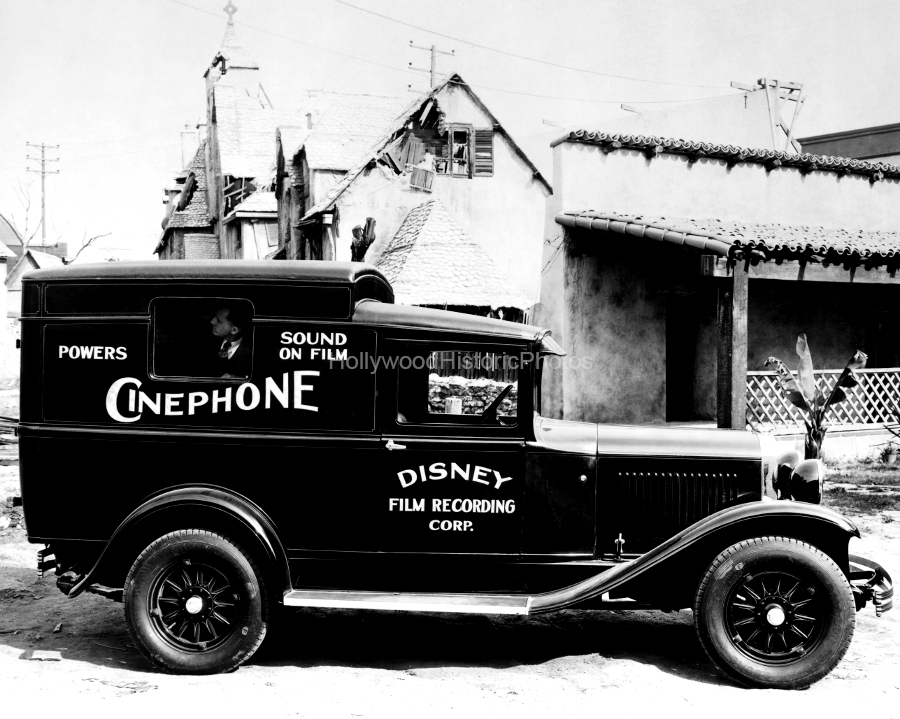 Walt Disney Studiios 1930 wm.jpg
